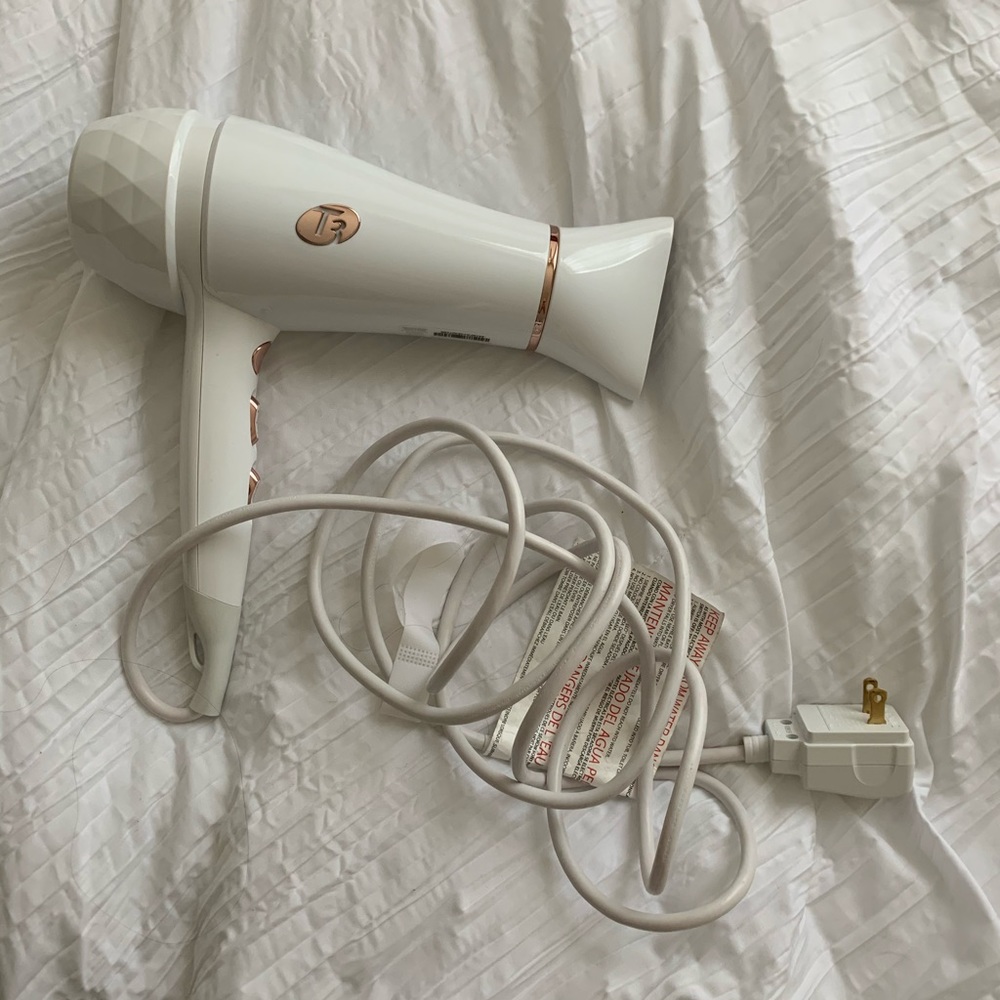 T3 Featherweight Hairdryer
